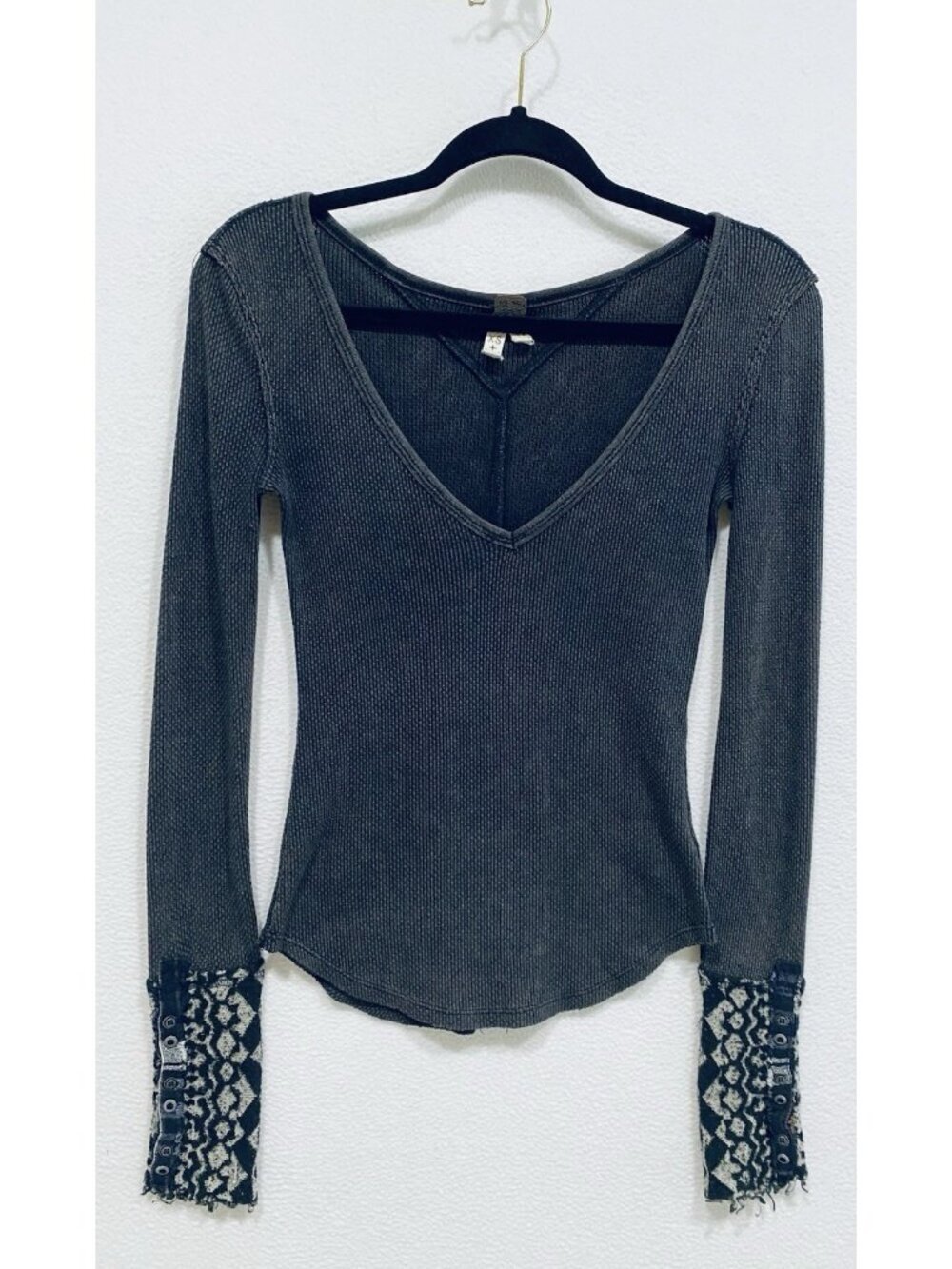 Free People Top Womens XS Gray Art School Thermal V Neck Button Cuff Boho